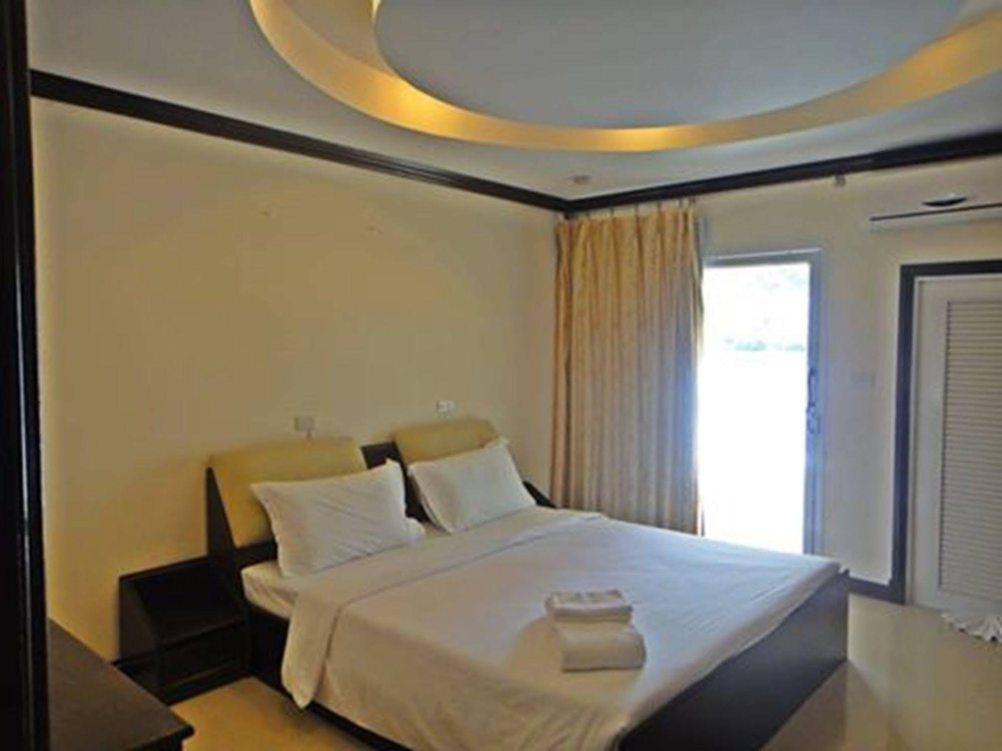 Safe House Hostel Patong Exterior foto